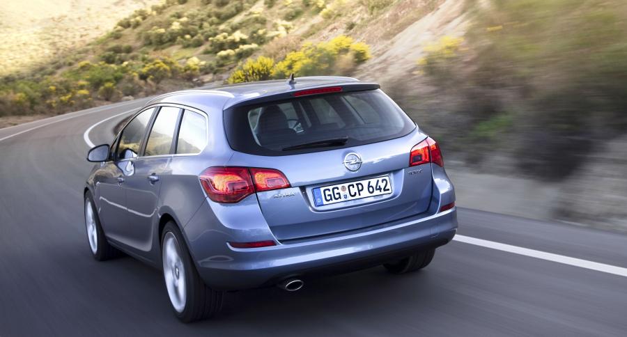 Opel Astra Sports Tourer 2010 года  (фото 7 из 12)